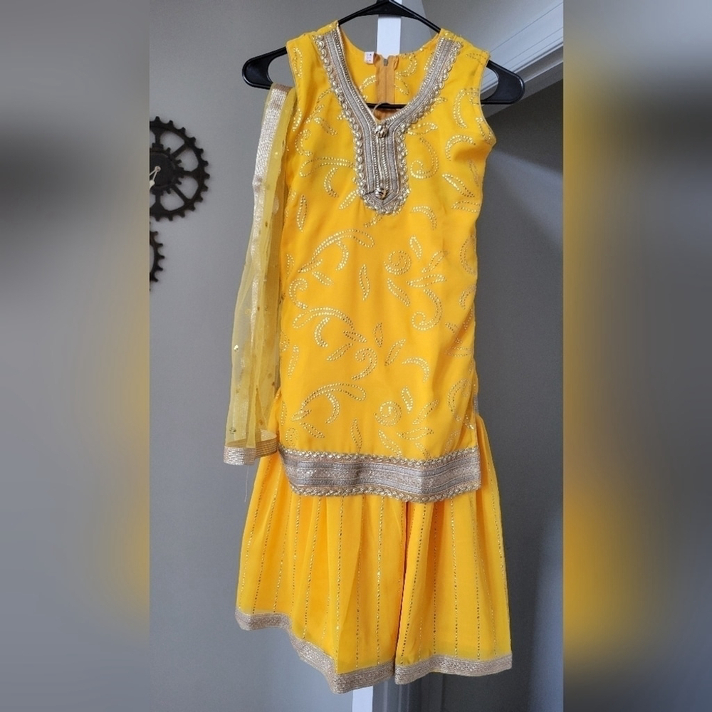 Girls Suit with sharara pants size: 7-8 years